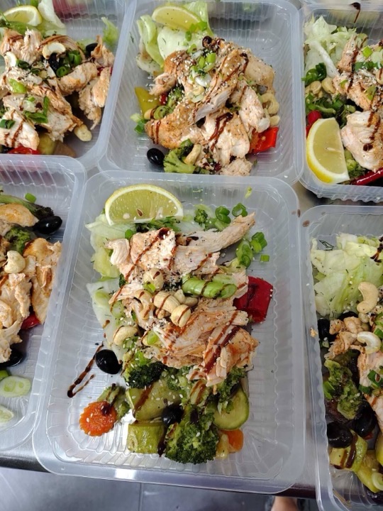 Agaia Kitchen – prepared meal containers ready for delivery